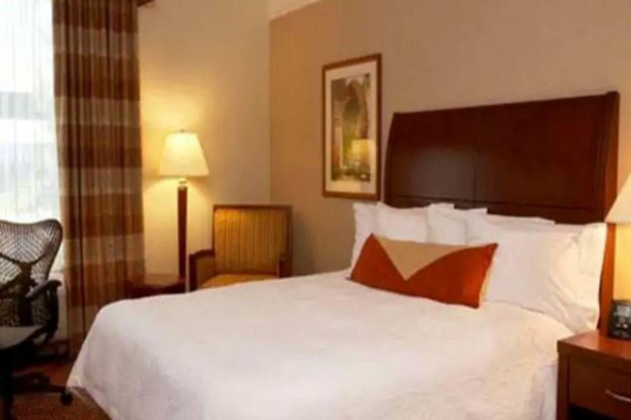 Hilton Garden Inn Cincinnati/Шарънвил Екстериор снимка