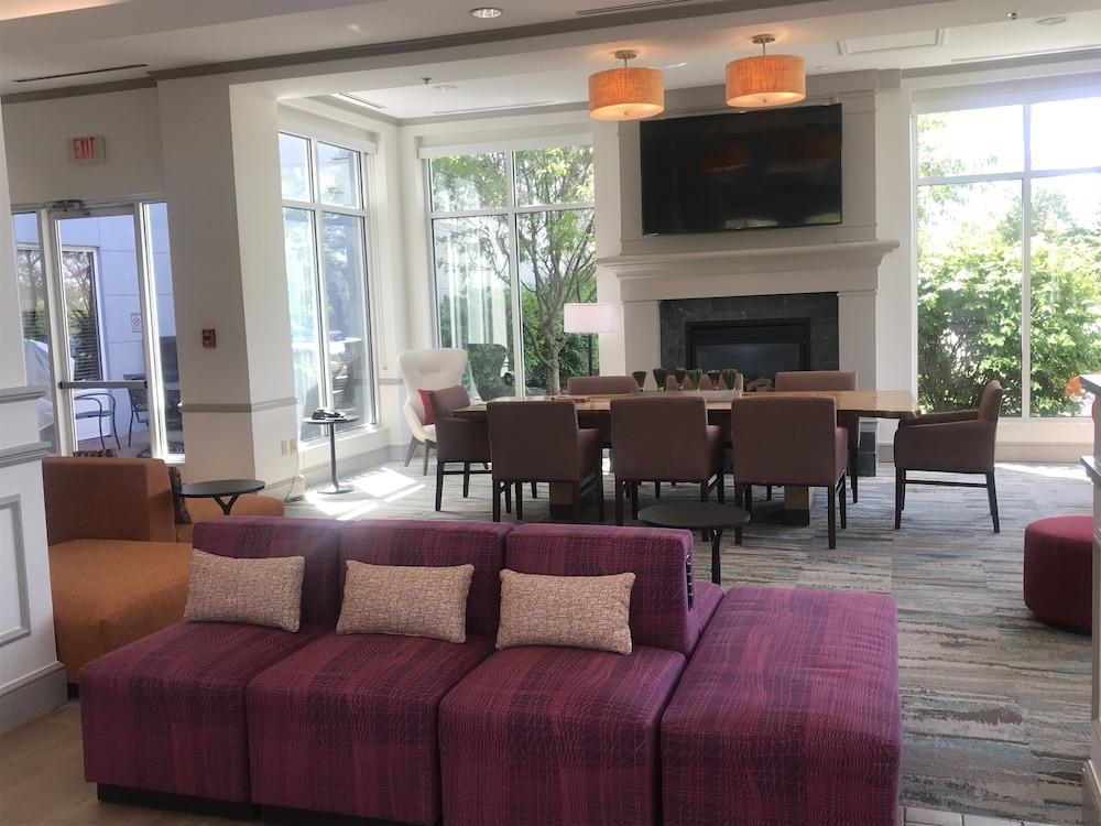 Hilton Garden Inn Cincinnati/Шарънвил Екстериор снимка