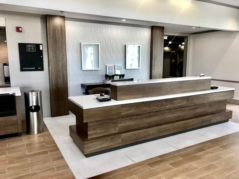 Hilton Garden Inn Cincinnati/Шарънвил Екстериор снимка