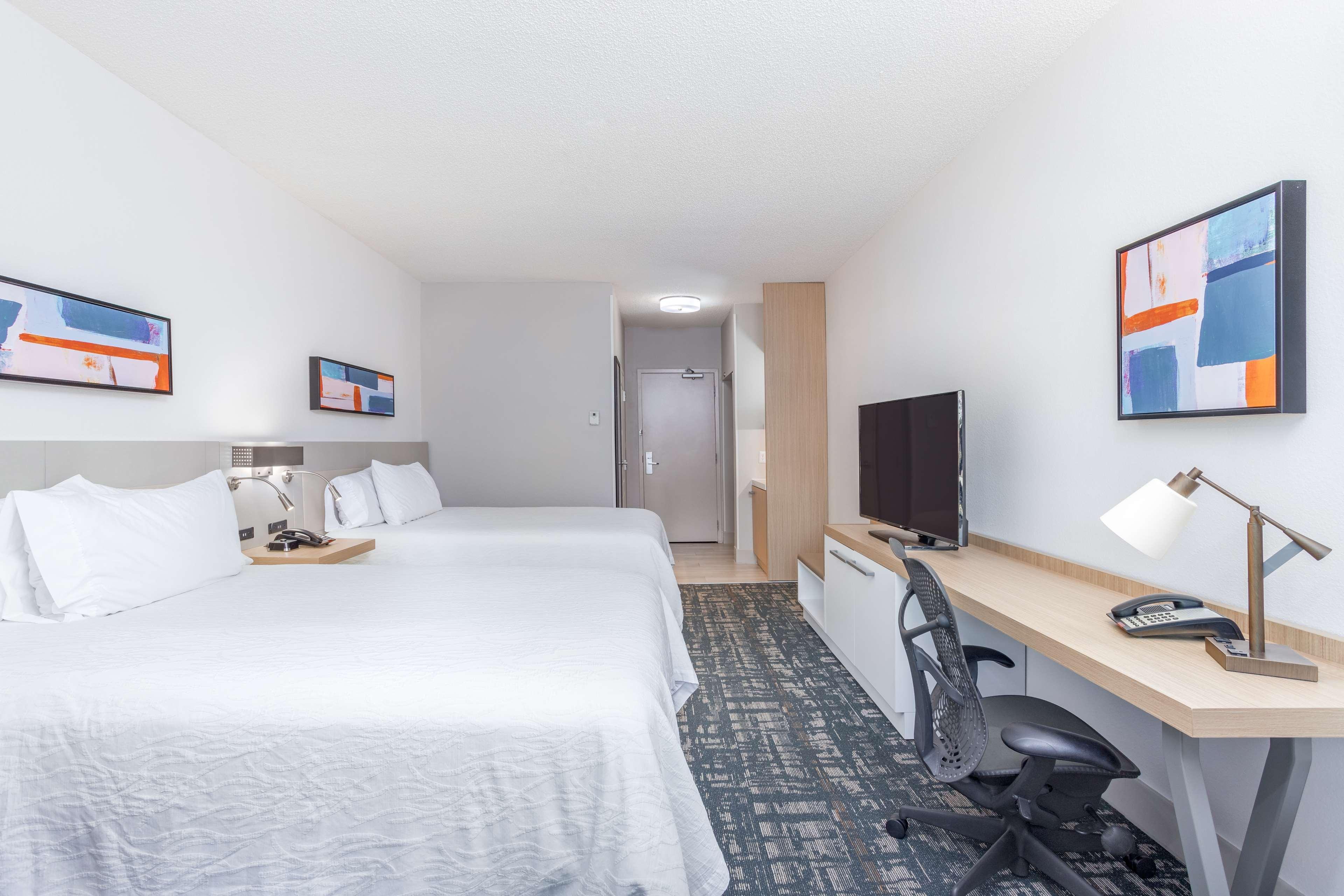 Hilton Garden Inn Cincinnati/Шарънвил Екстериор снимка