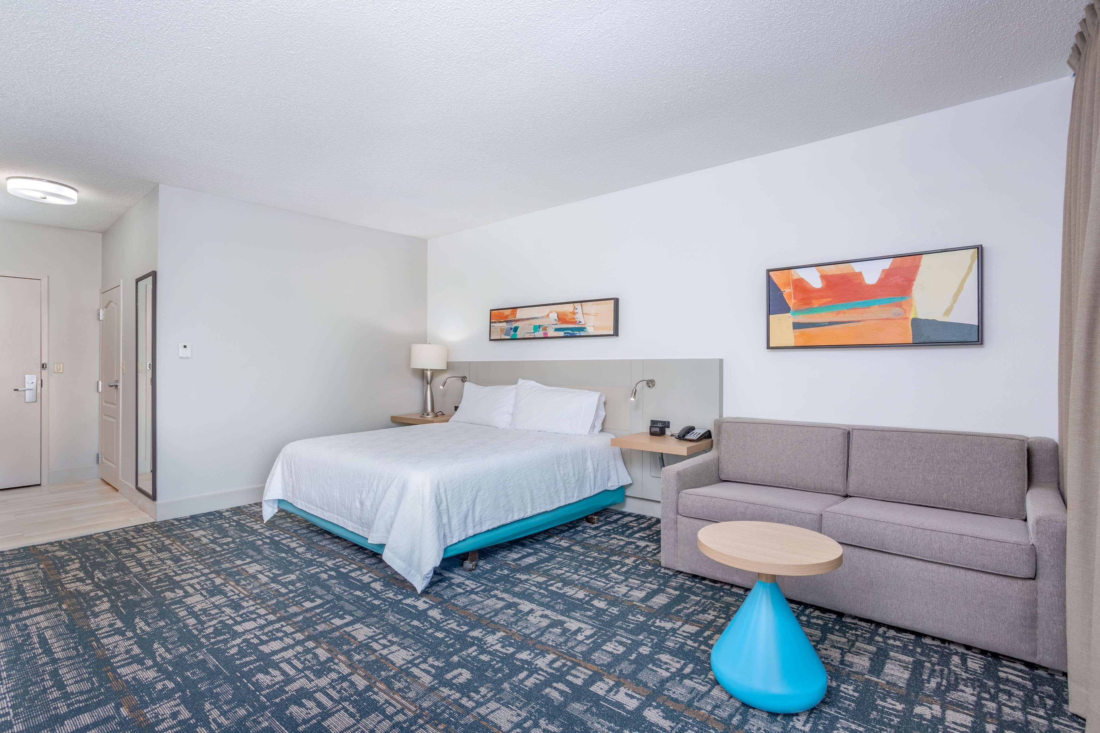 Hilton Garden Inn Cincinnati/Шарънвил Екстериор снимка