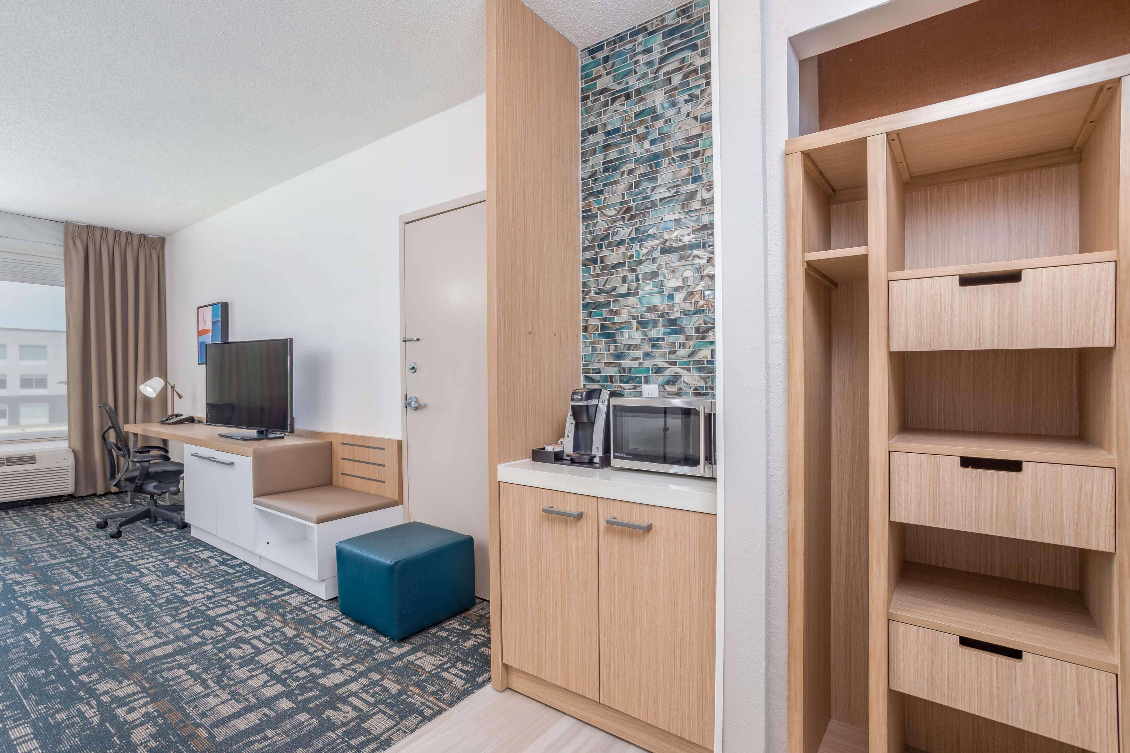 Hilton Garden Inn Cincinnati/Шарънвил Екстериор снимка