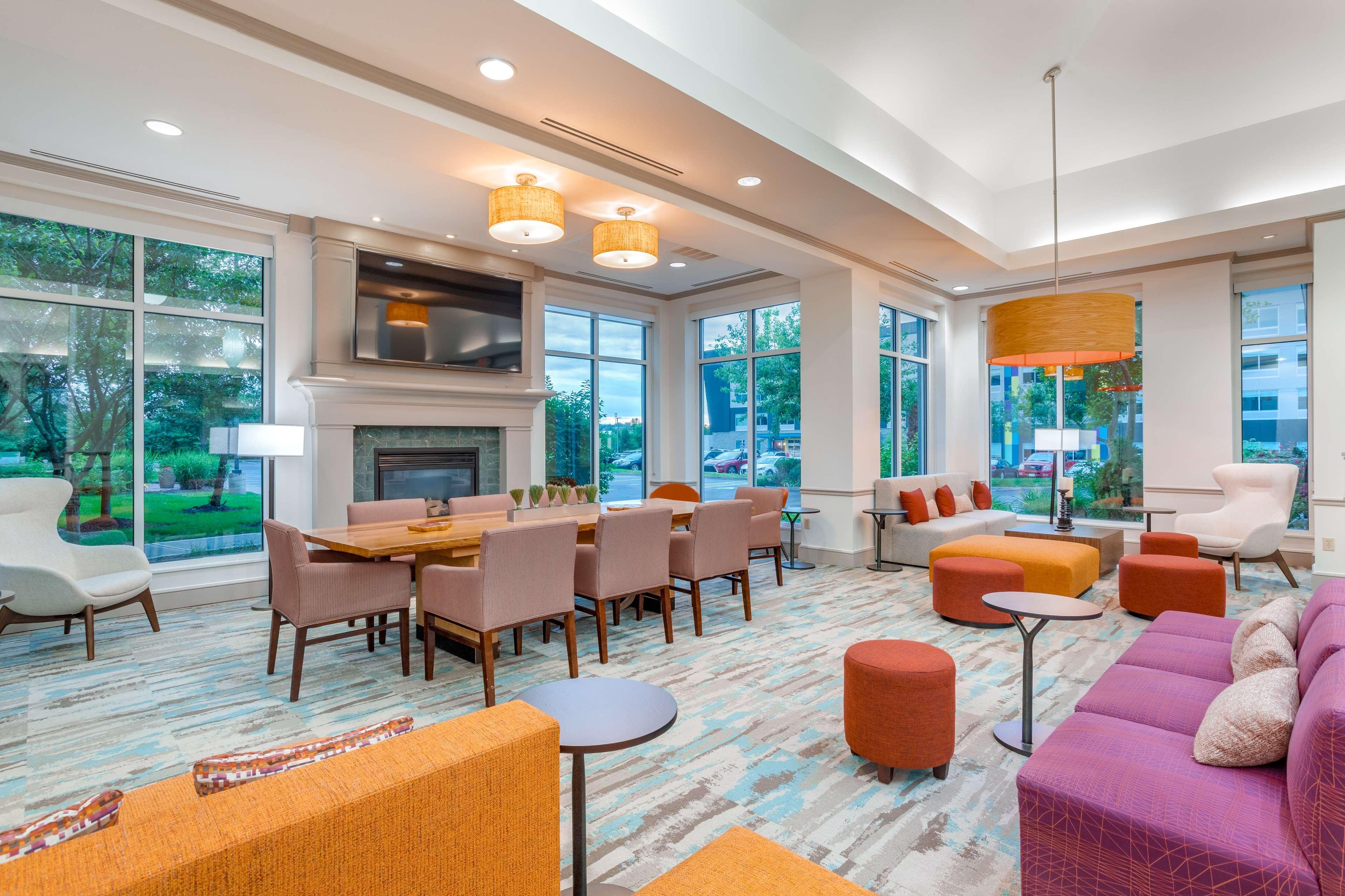 Hilton Garden Inn Cincinnati/Шарънвил Екстериор снимка