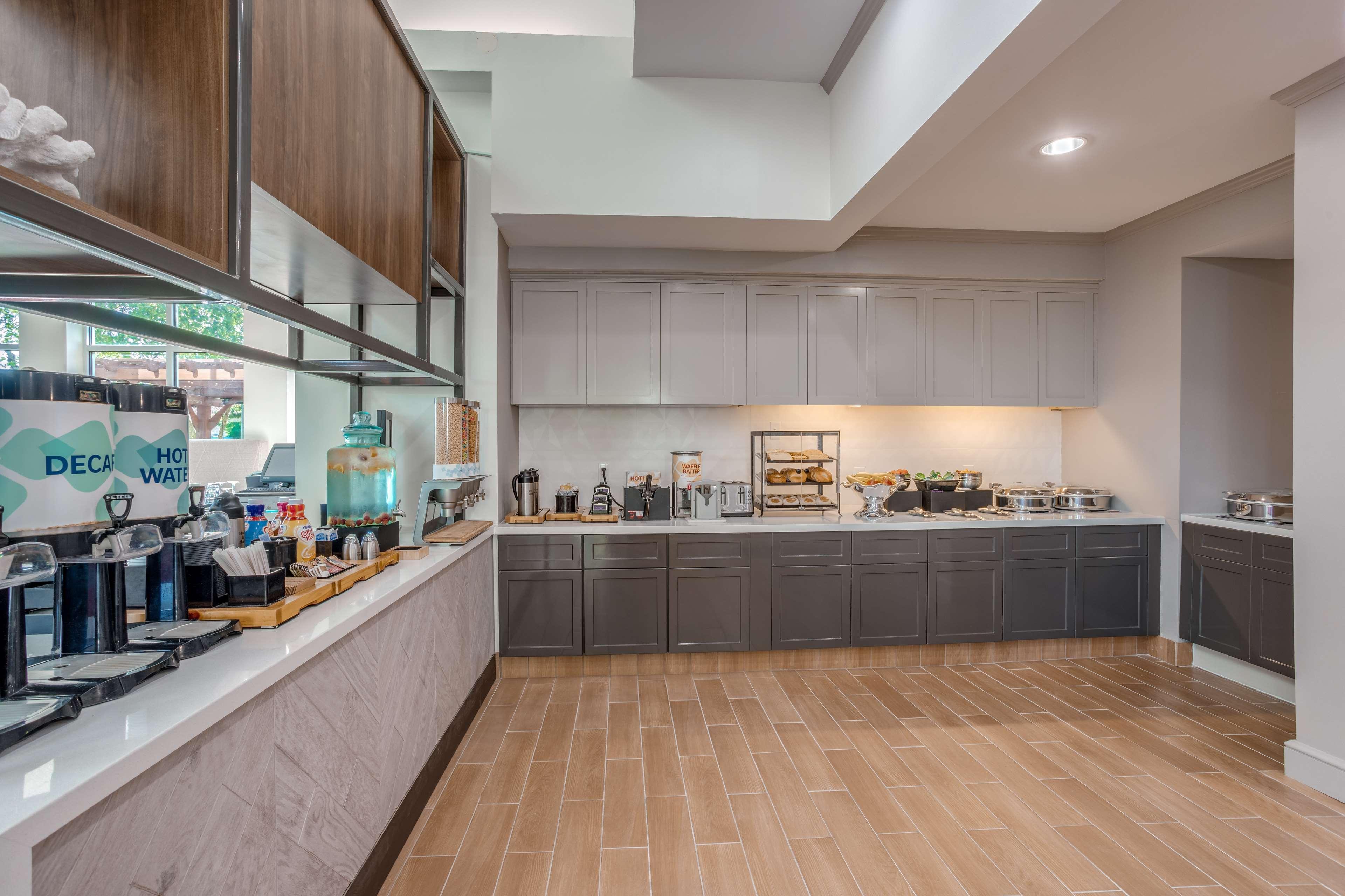 Hilton Garden Inn Cincinnati/Шарънвил Екстериор снимка