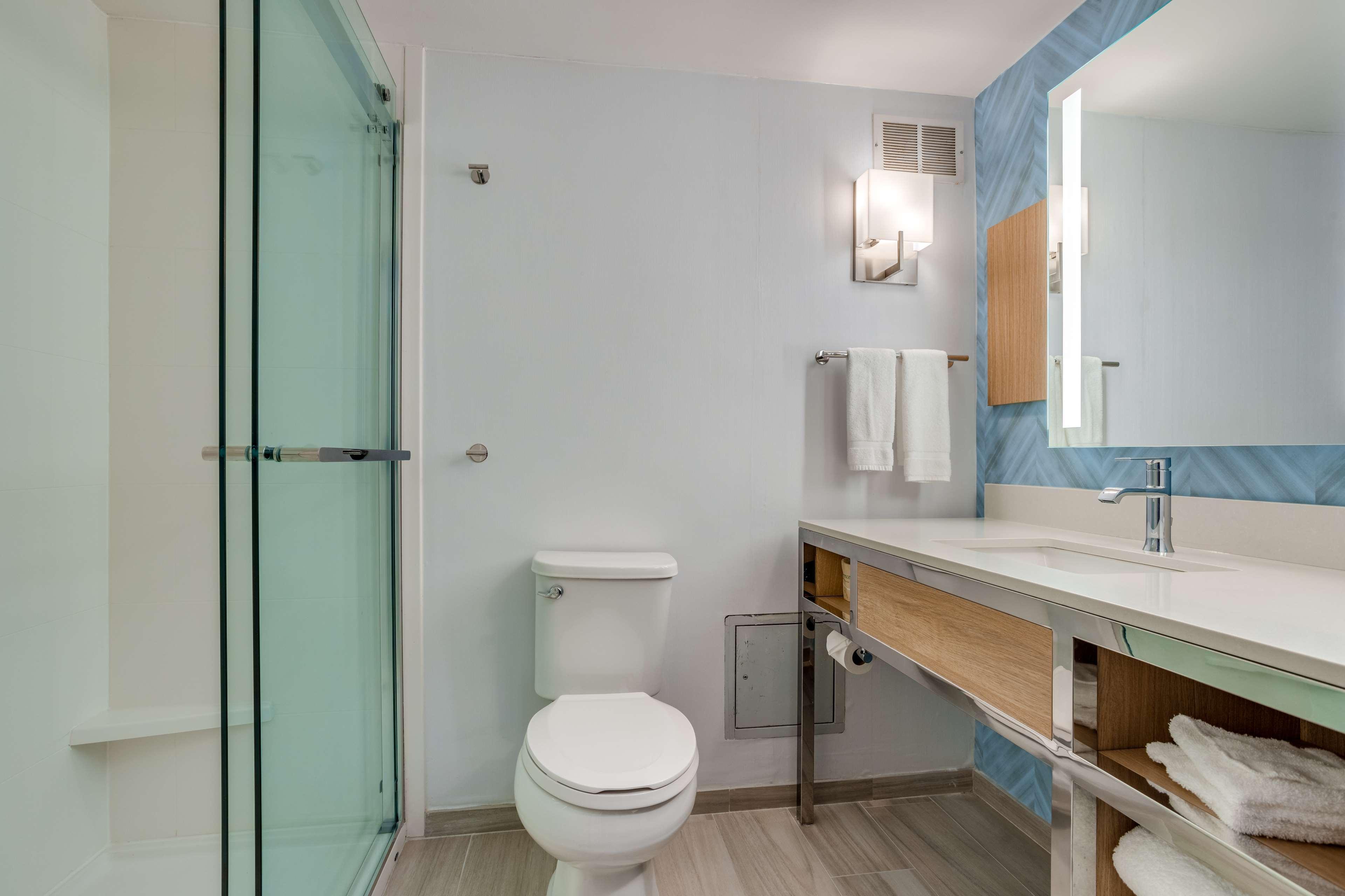 Hilton Garden Inn Cincinnati/Шарънвил Екстериор снимка