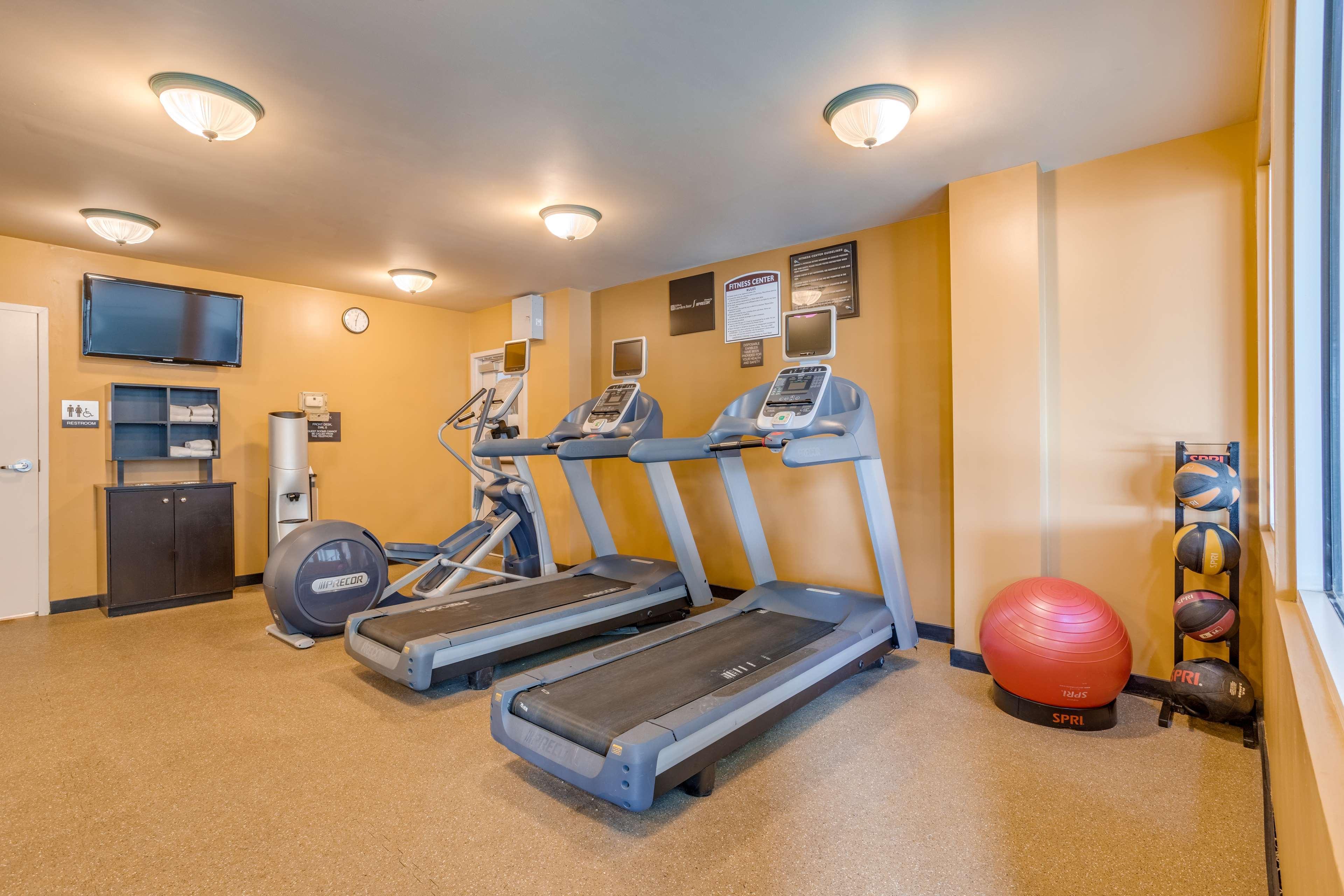 Hilton Garden Inn Cincinnati/Шарънвил Екстериор снимка
