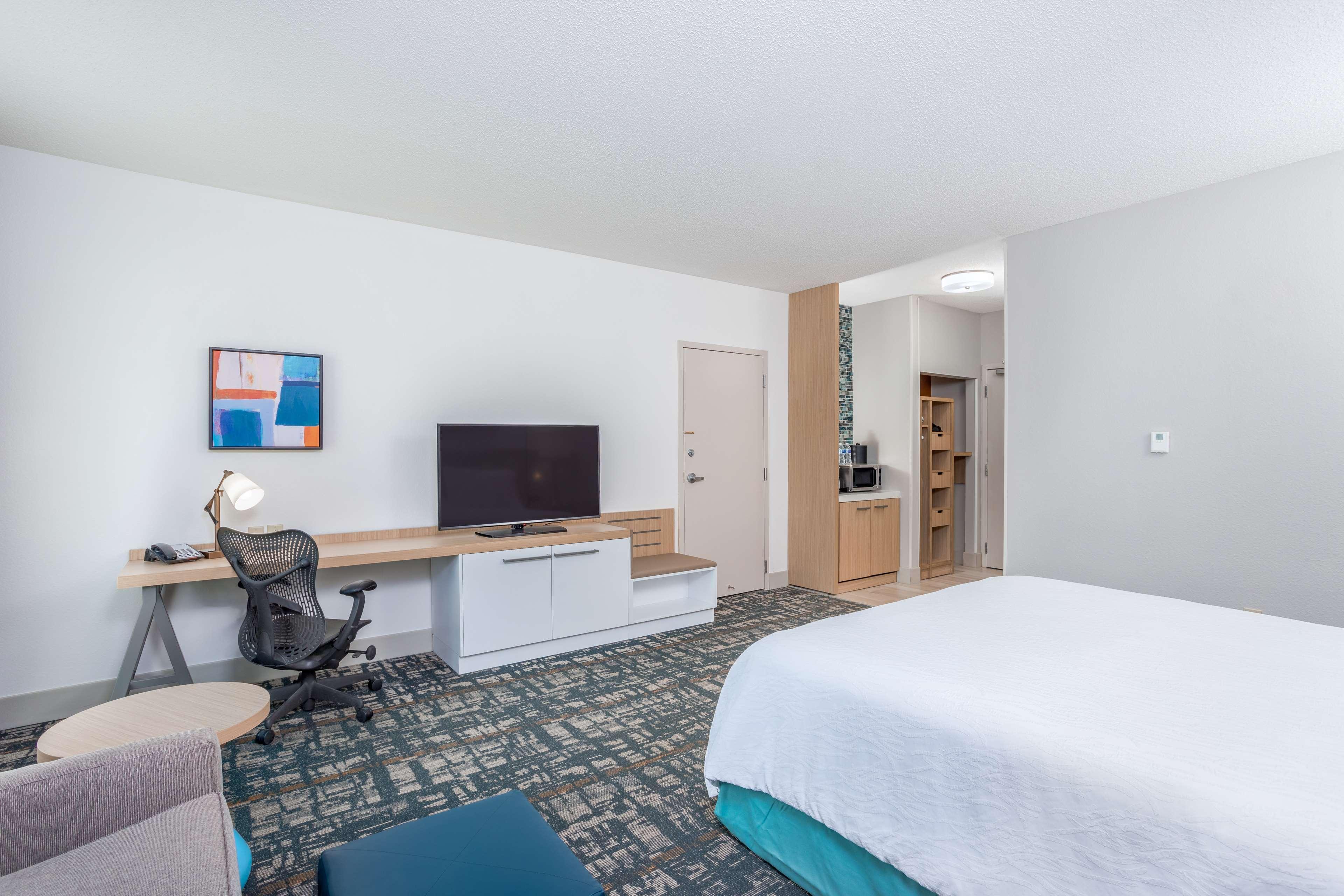 Hilton Garden Inn Cincinnati/Шарънвил Екстериор снимка