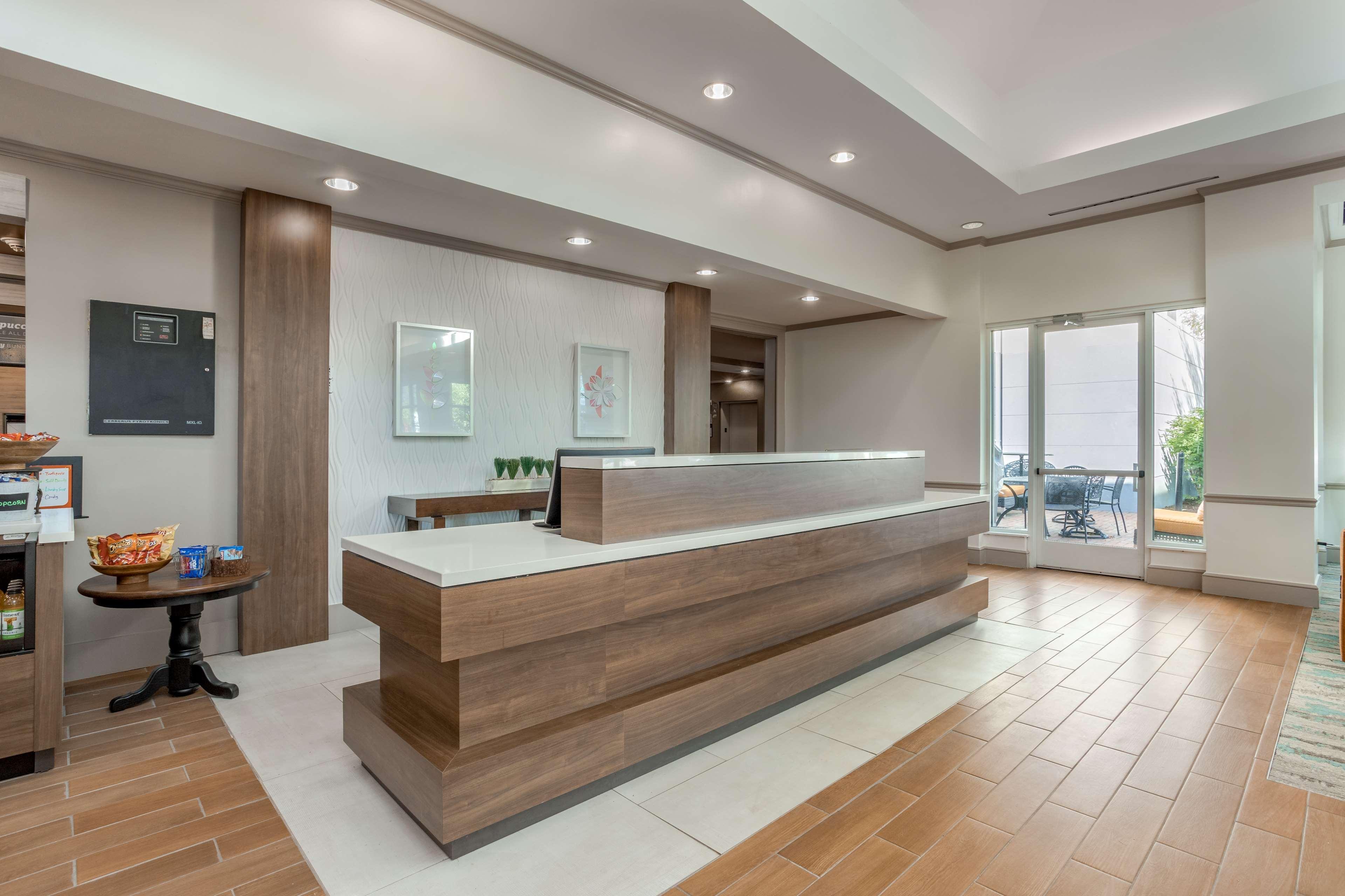 Hilton Garden Inn Cincinnati/Шарънвил Екстериор снимка