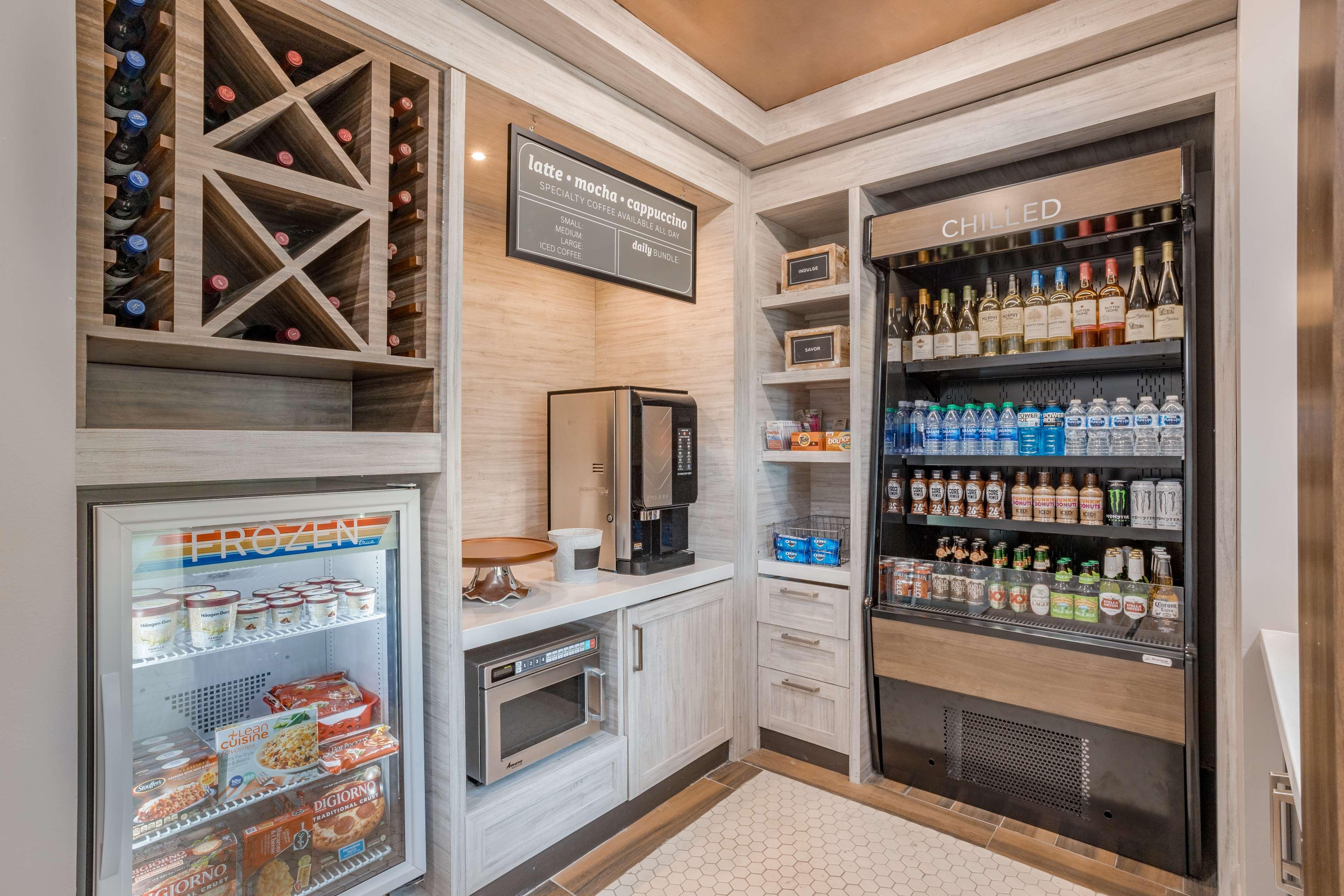 Hilton Garden Inn Cincinnati/Шарънвил Екстериор снимка