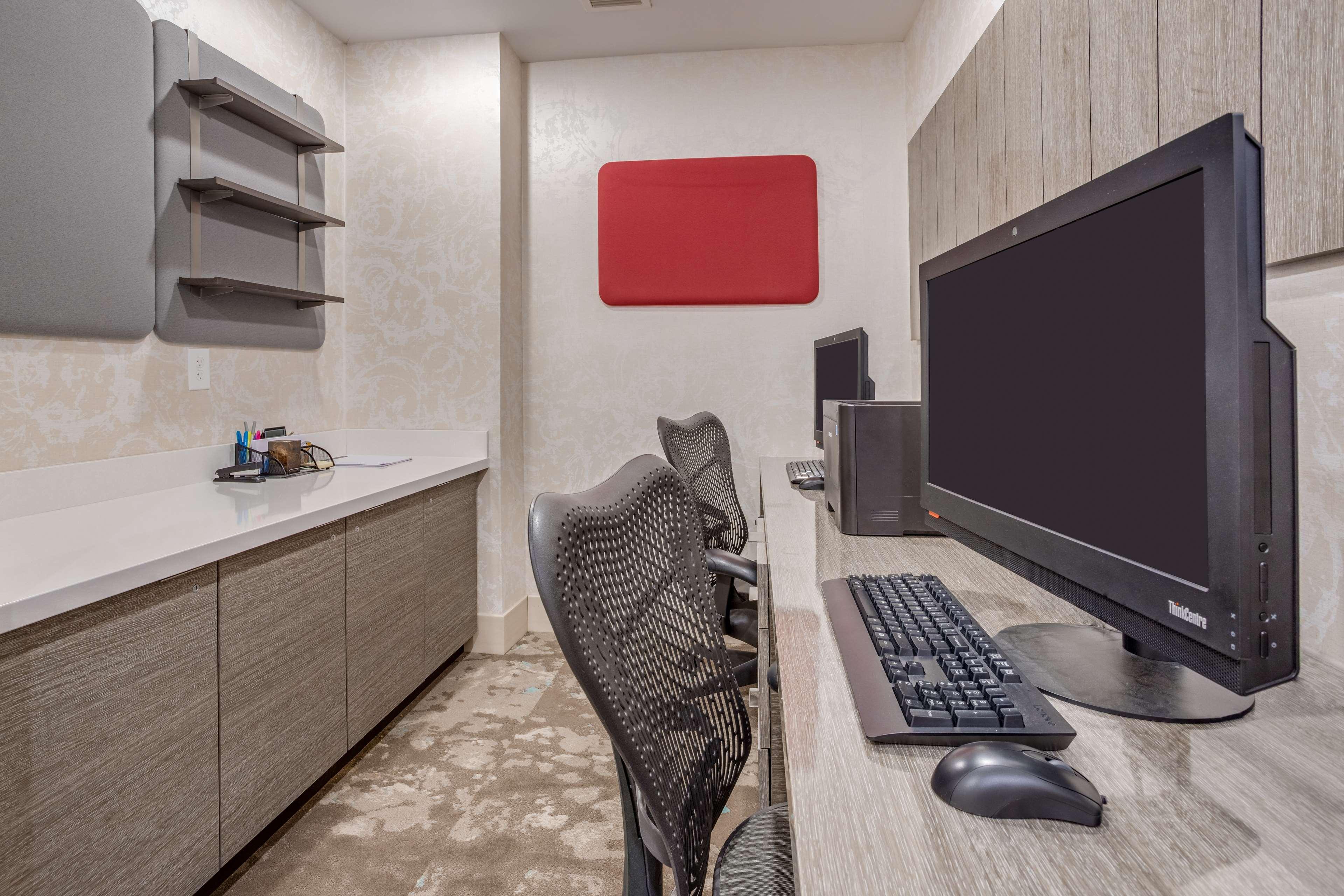 Hilton Garden Inn Cincinnati/Шарънвил Екстериор снимка