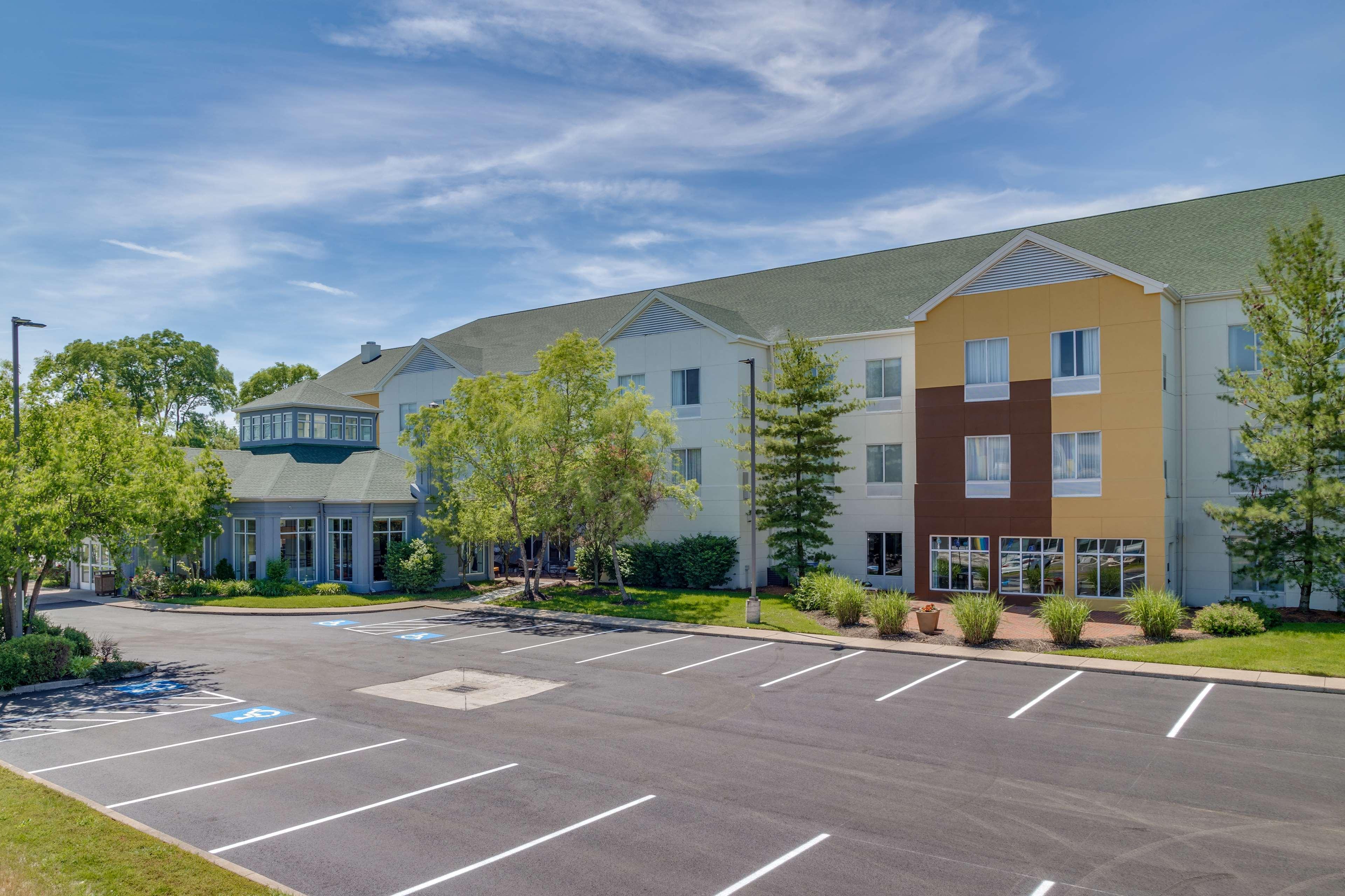 Hilton Garden Inn Cincinnati/Шарънвил Екстериор снимка