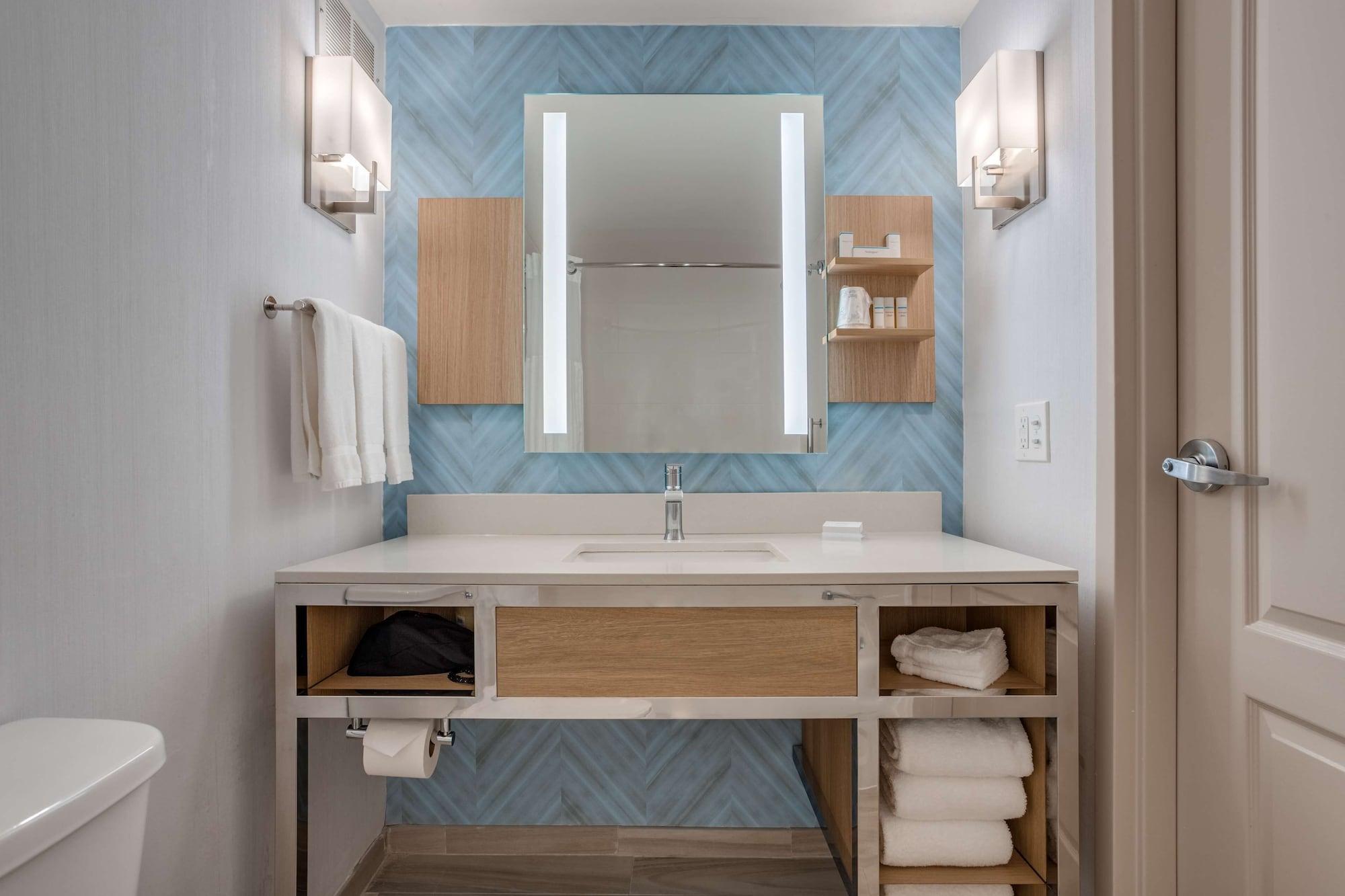 Hilton Garden Inn Cincinnati/Шарънвил Екстериор снимка