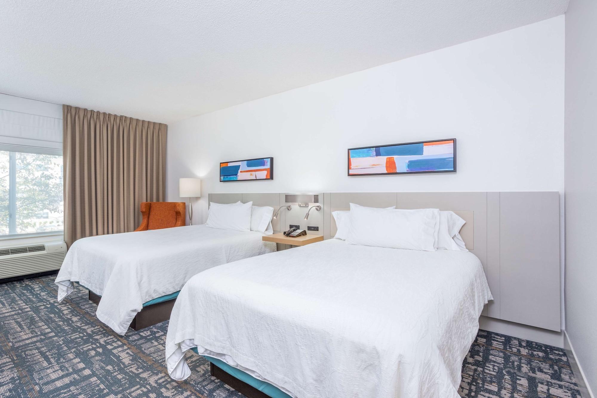 Hilton Garden Inn Cincinnati/Шарънвил Екстериор снимка