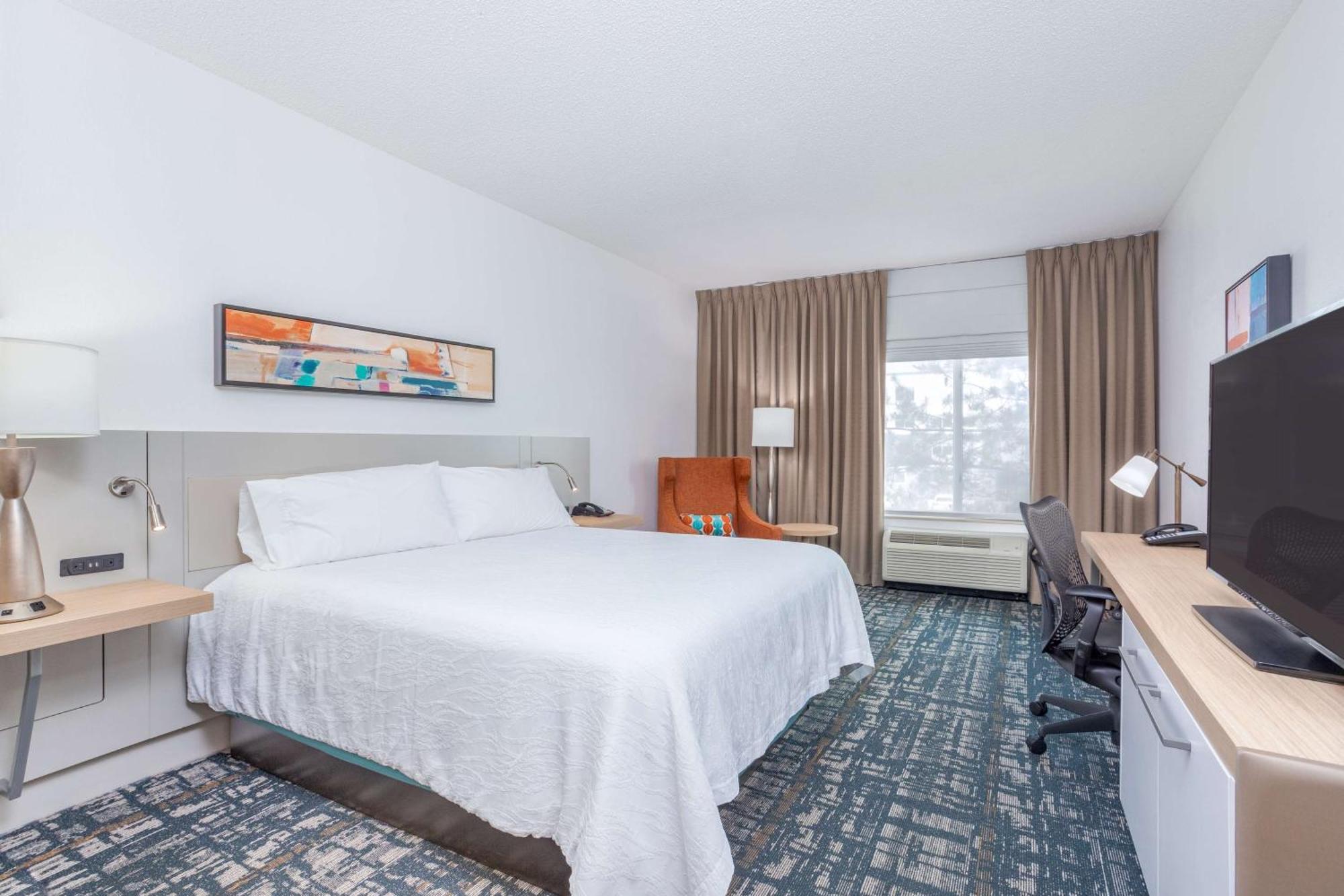 Hilton Garden Inn Cincinnati/Шарънвил Екстериор снимка