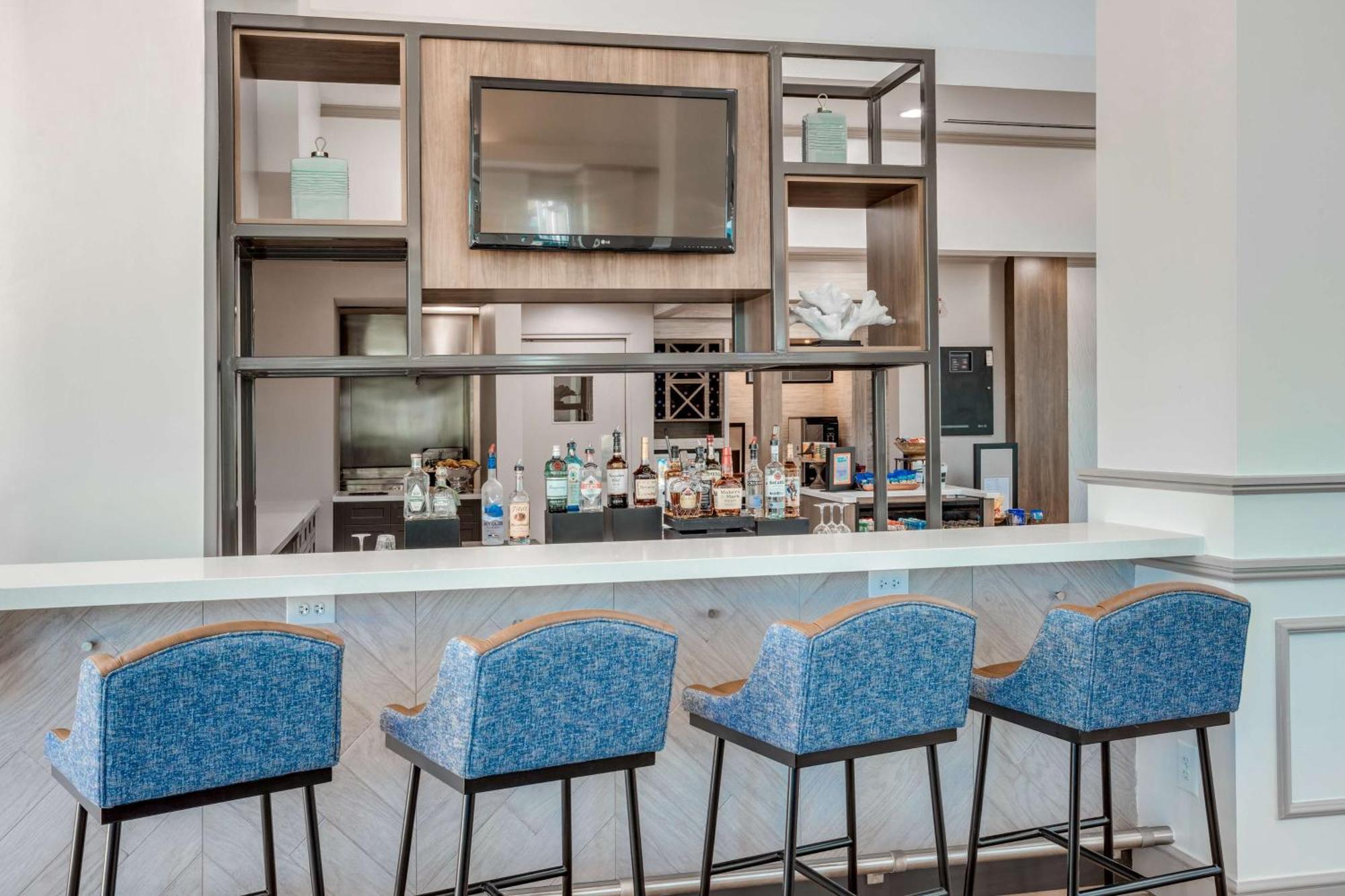 Hilton Garden Inn Cincinnati/Шарънвил Екстериор снимка