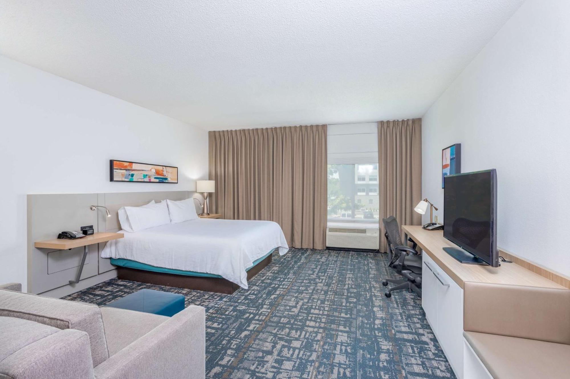 Hilton Garden Inn Cincinnati/Шарънвил Екстериор снимка
