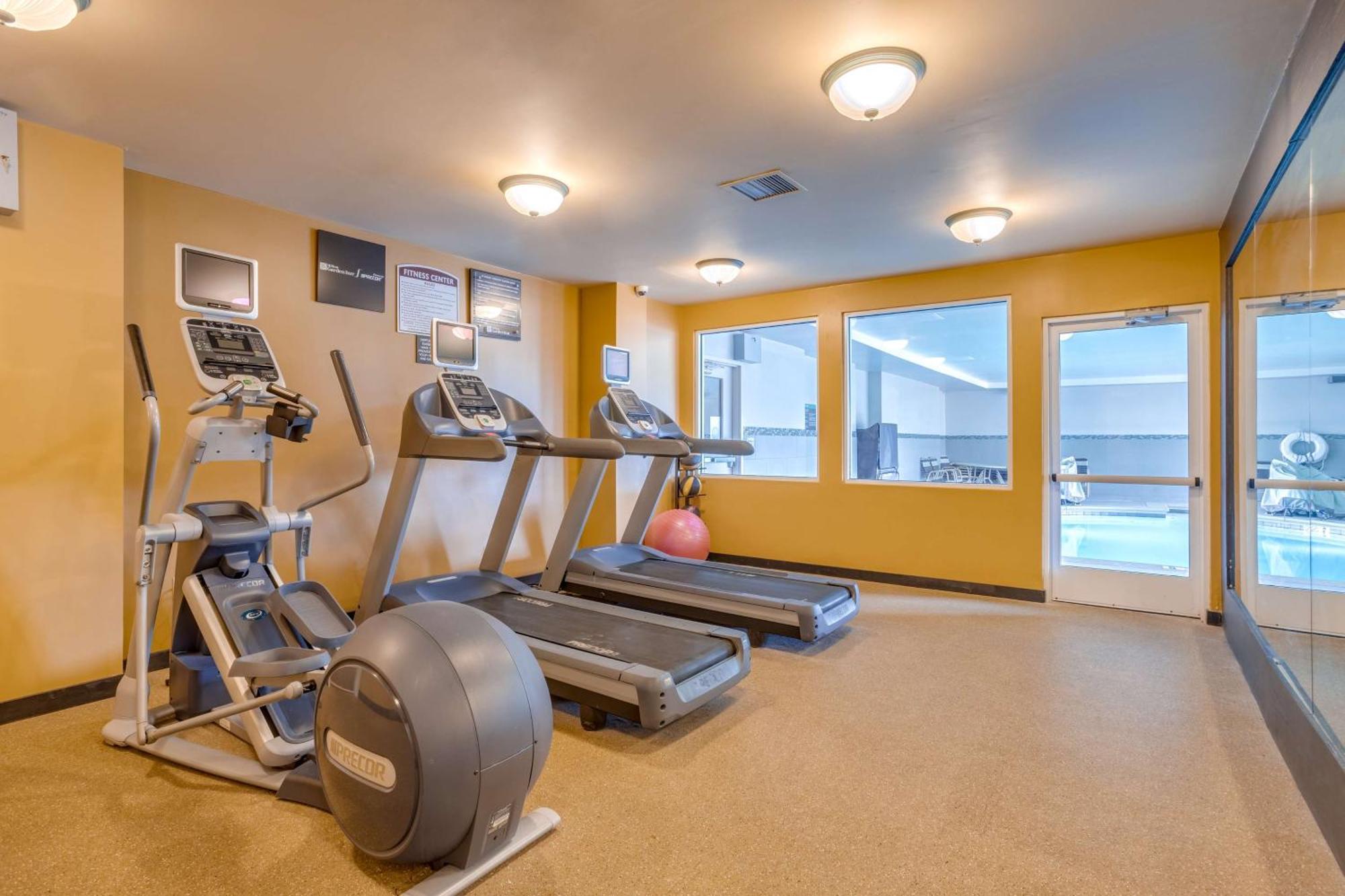 Hilton Garden Inn Cincinnati/Шарънвил Екстериор снимка