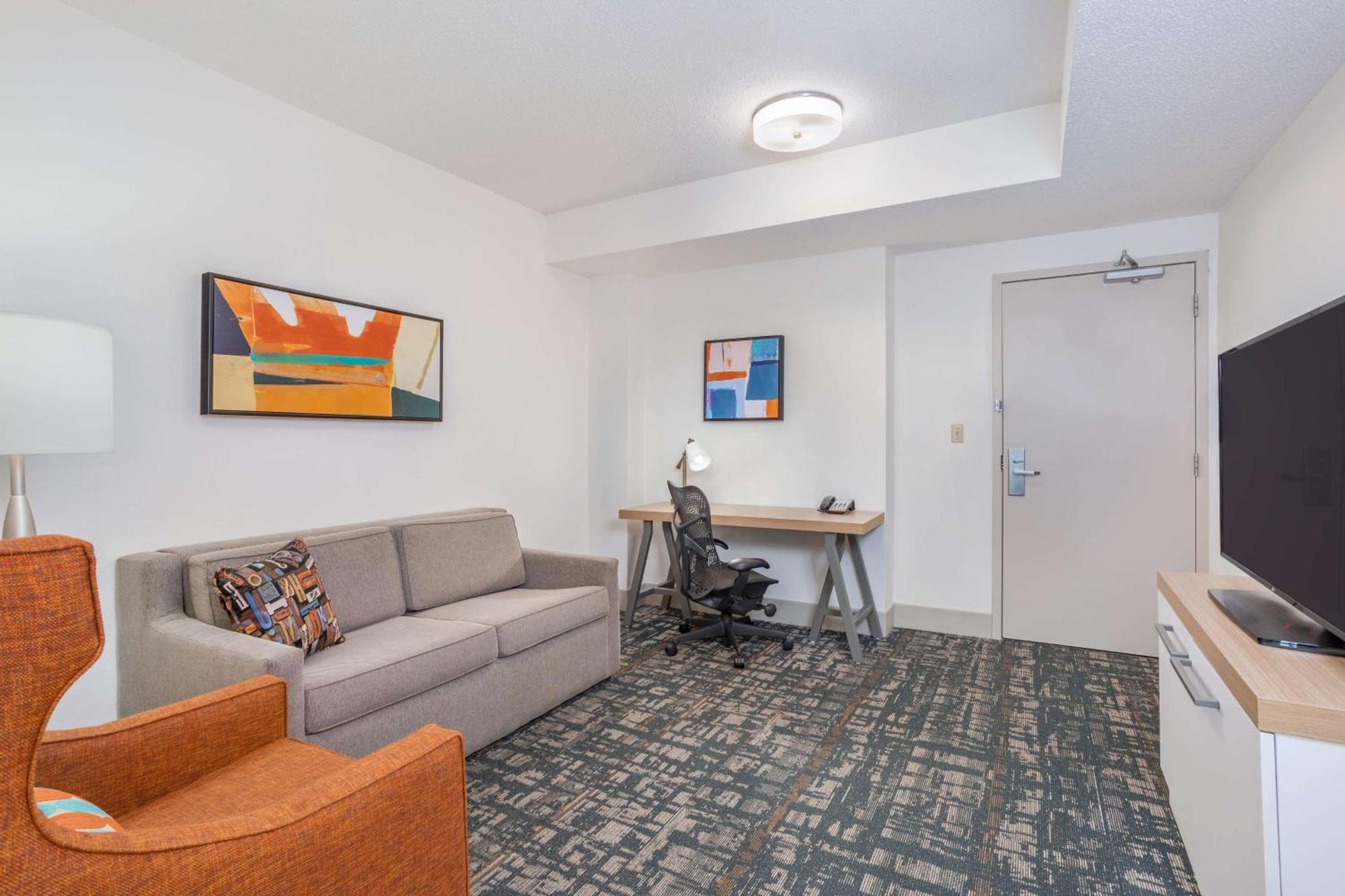 Hilton Garden Inn Cincinnati/Шарънвил Екстериор снимка