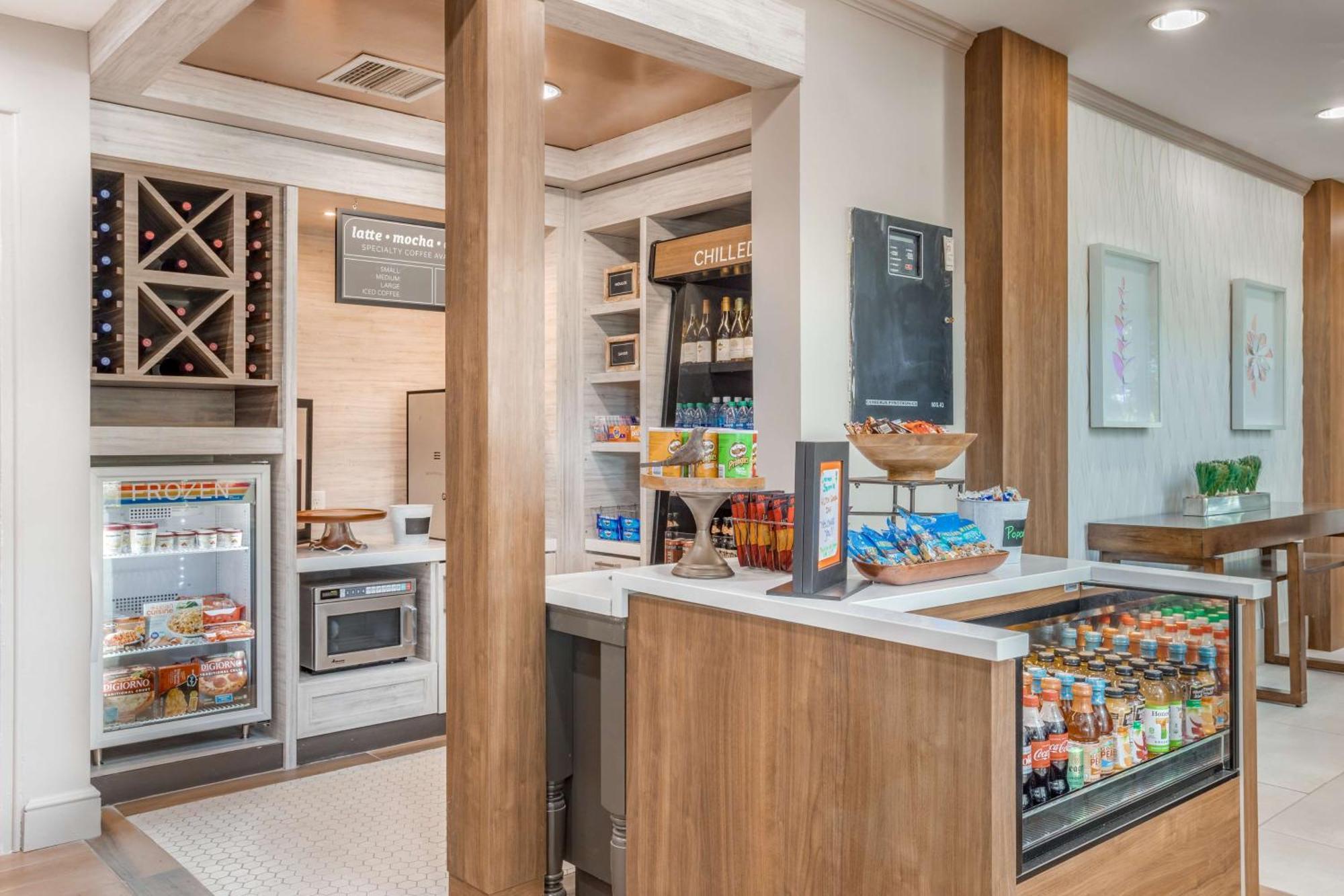 Hilton Garden Inn Cincinnati/Шарънвил Екстериор снимка