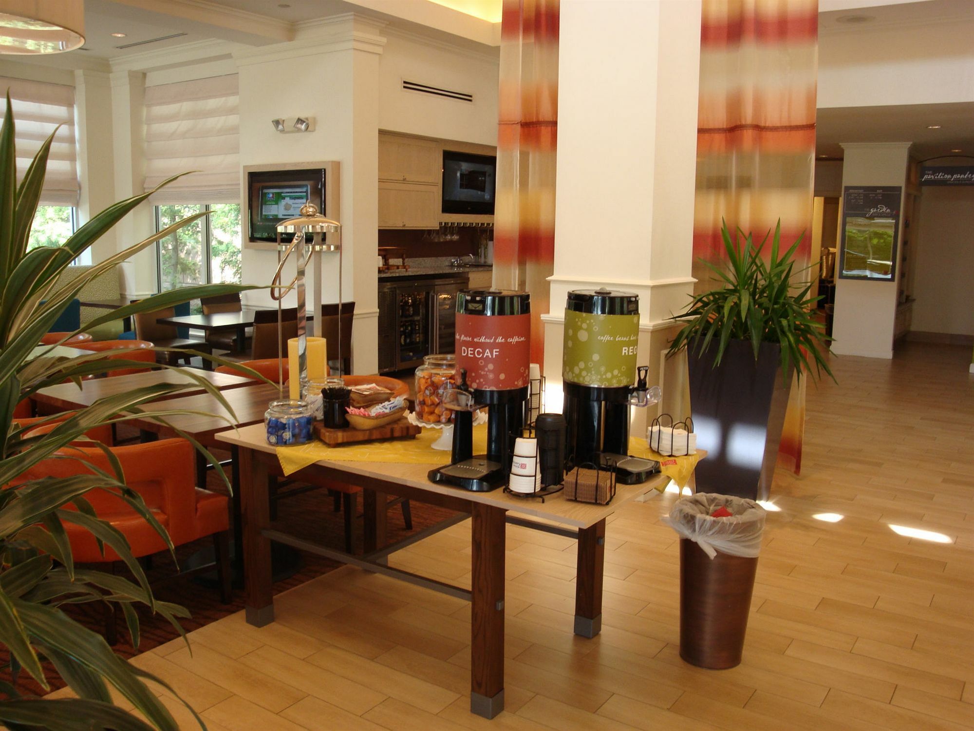 Hilton Garden Inn Cincinnati/Шарънвил Екстериор снимка