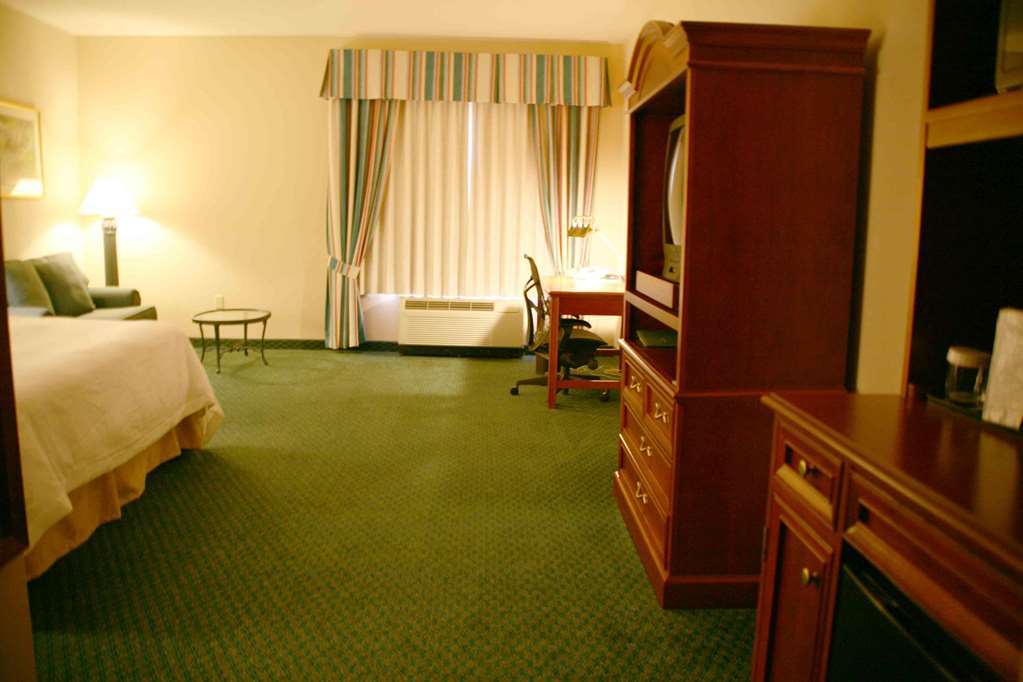 Hilton Garden Inn Cincinnati/Шарънвил Стая снимка